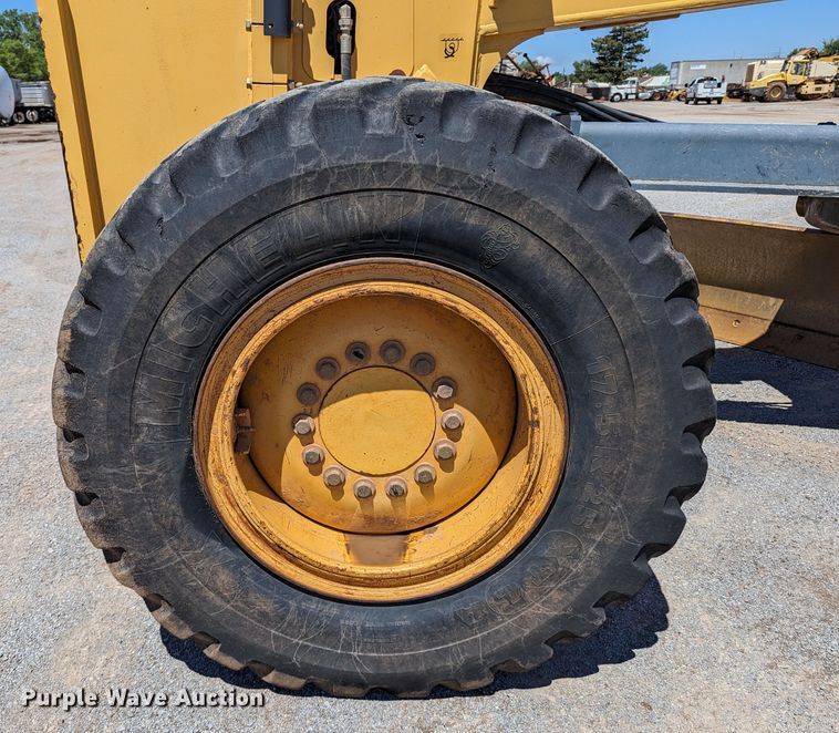 image for item LM9805 2008 John Deere 772D  motor grader