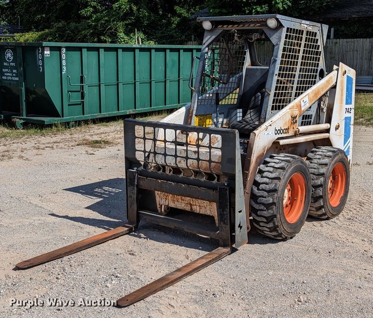 image for item LM9813 1989 Bobcat 742  skid steer loader