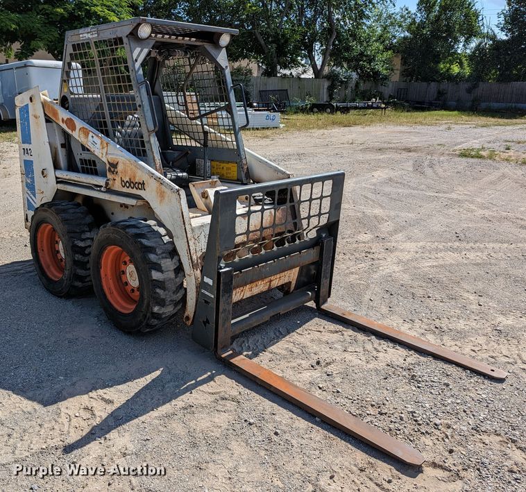 image for item LM9813 1989 Bobcat 742  skid steer loader