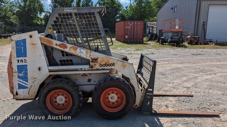 image for item LM9813 1989 Bobcat 742  skid steer loader