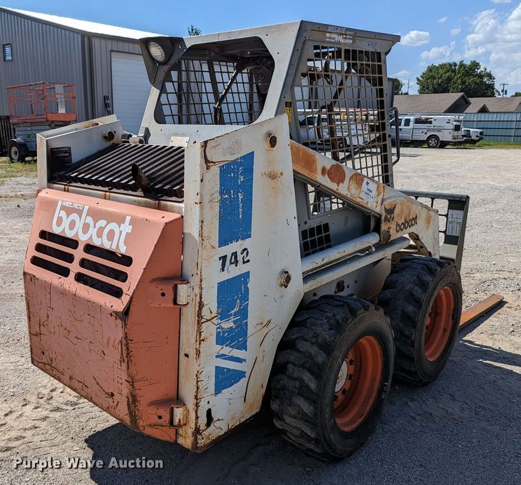 image for item LM9813 1989 Bobcat 742  skid steer loader