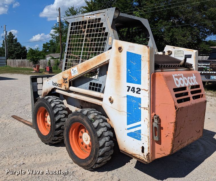 image for item LM9813 1989 Bobcat 742  skid steer loader