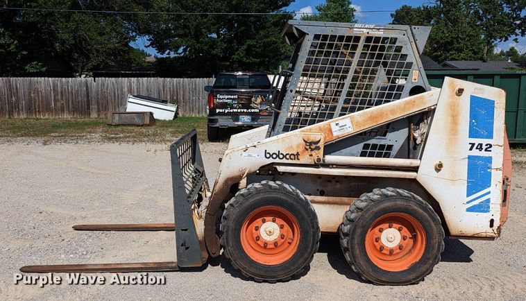 image for item LM9813 1989 Bobcat 742  skid steer loader