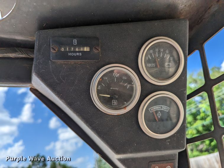 image for item LM9813 1989 Bobcat 742  skid steer loader