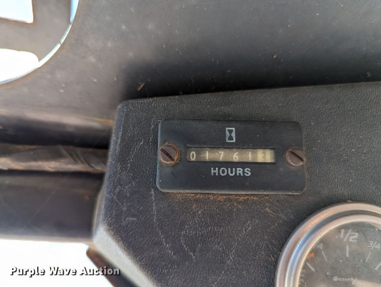 image for item LM9813 1989 Bobcat 742  skid steer loader