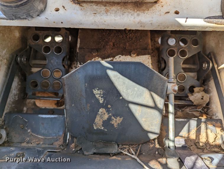 image for item LM9813 1989 Bobcat 742  skid steer loader