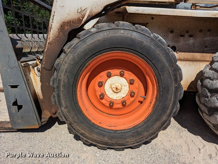 image for item LM9813 1989 Bobcat 742  skid steer loader