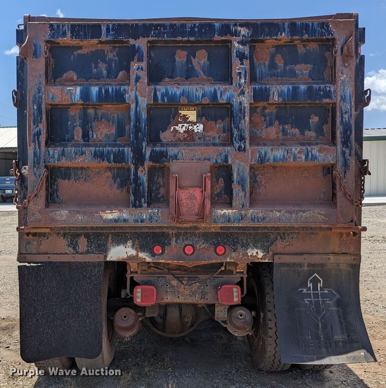 image for item LM9817 1994 Chevrolet Kodiak C6500  dump truck