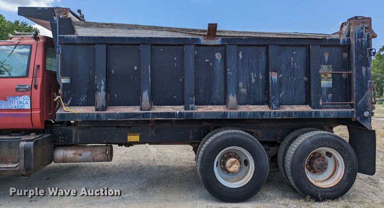 image for item LM9817 1994 Chevrolet Kodiak C6500  dump truck