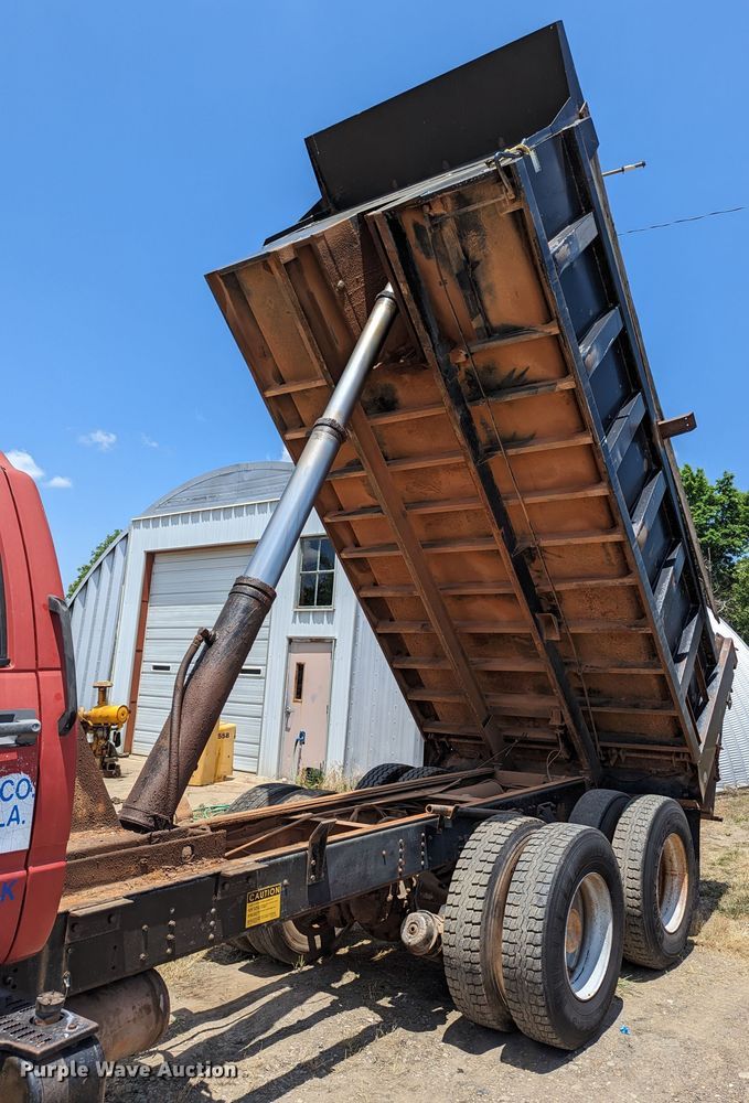 image for item LM9817 1994 Chevrolet Kodiak C6500  dump truck