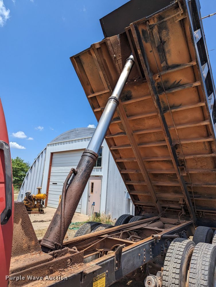 image for item LM9817 1994 Chevrolet Kodiak C6500  dump truck