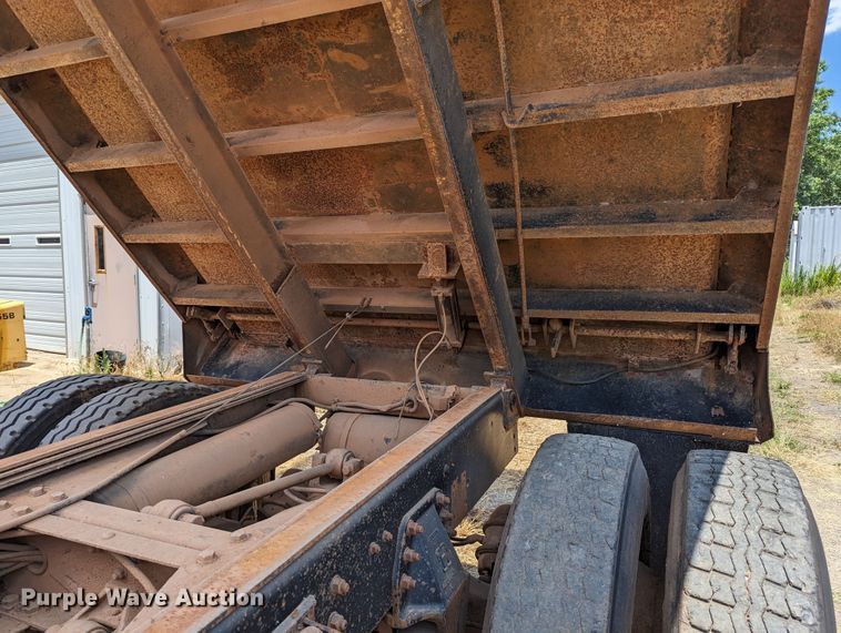 image for item LM9817 1994 Chevrolet Kodiak C6500  dump truck