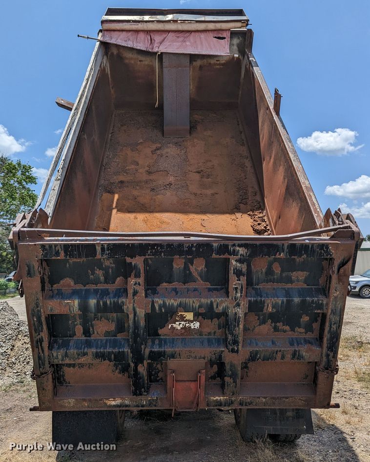 image for item LM9817 1994 Chevrolet Kodiak C6500  dump truck