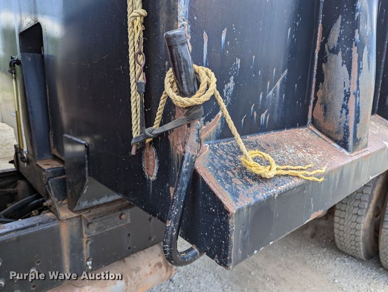 image for item LM9817 1994 Chevrolet Kodiak C6500  dump truck