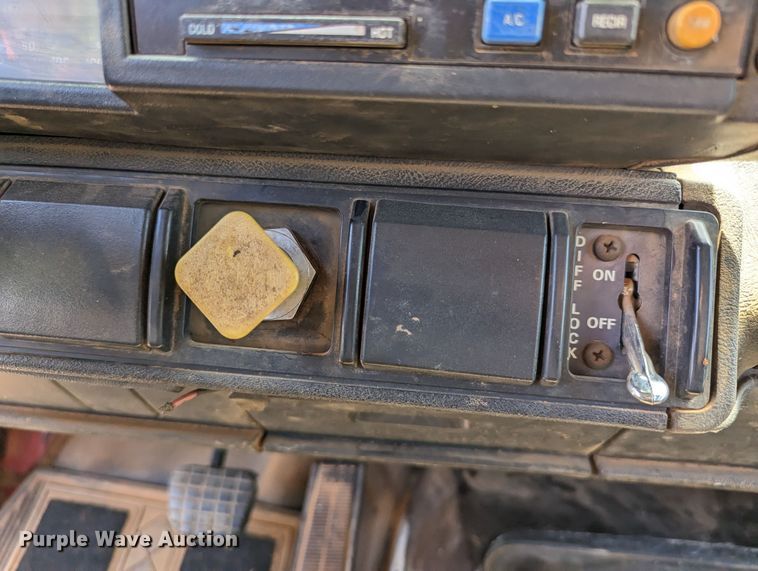 image for item LM9817 1994 Chevrolet Kodiak C6500  dump truck