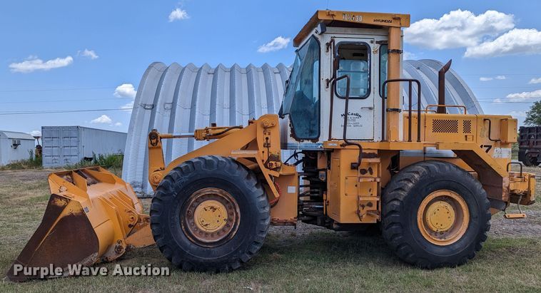 image for item LM9819 1993 Hyundai HL17  wheel loader