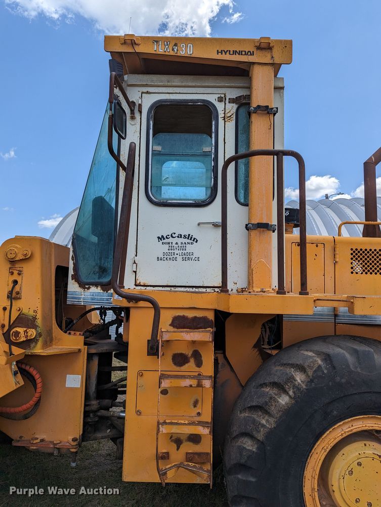 image for item LM9819 1993 Hyundai HL17  wheel loader