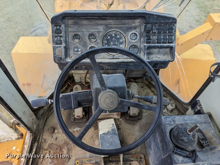 image for item LM9819 1993 Hyundai HL17  wheel loader