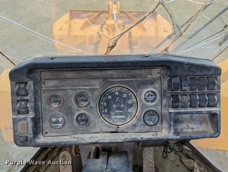 image for item LM9819 1993 Hyundai HL17  wheel loader
