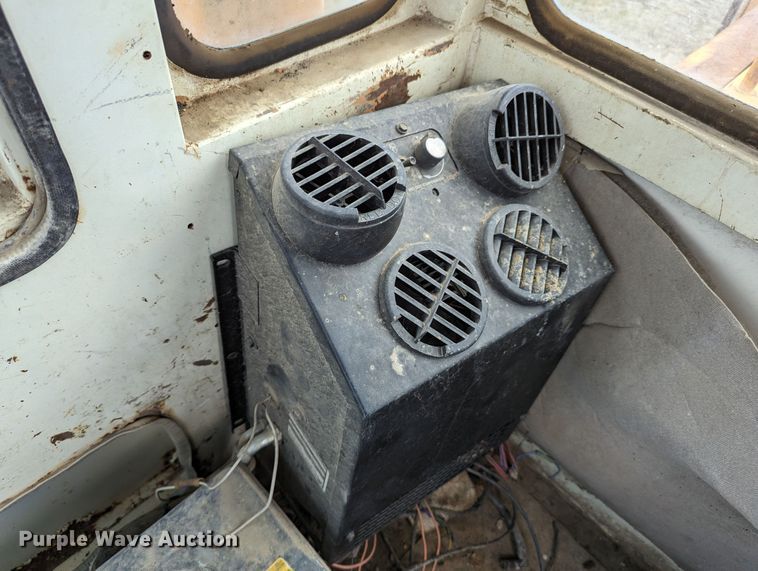 image for item LM9819 1993 Hyundai HL17  wheel loader