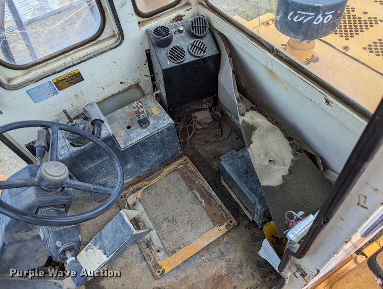 image for item LM9819 1993 Hyundai HL17  wheel loader