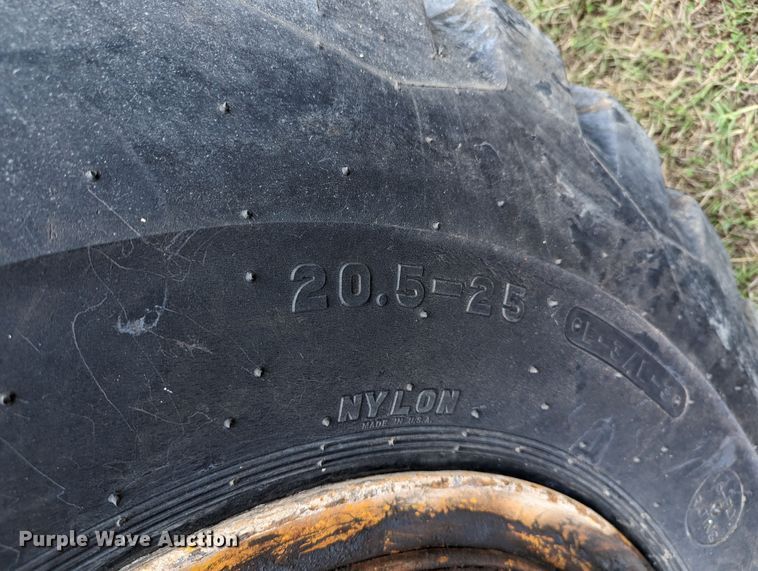 image for item LM9819 1993 Hyundai HL17  wheel loader