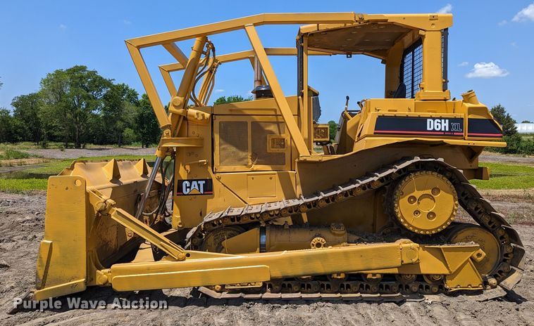 image for item LM9820 1993 Caterpillar D6H XL Series II  dozer