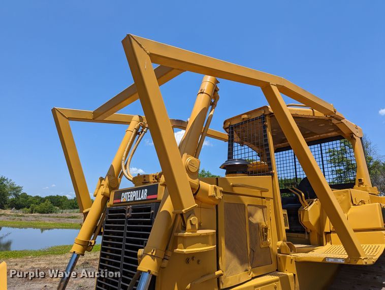 image for item LM9820 1993 Caterpillar D6H XL Series II  dozer