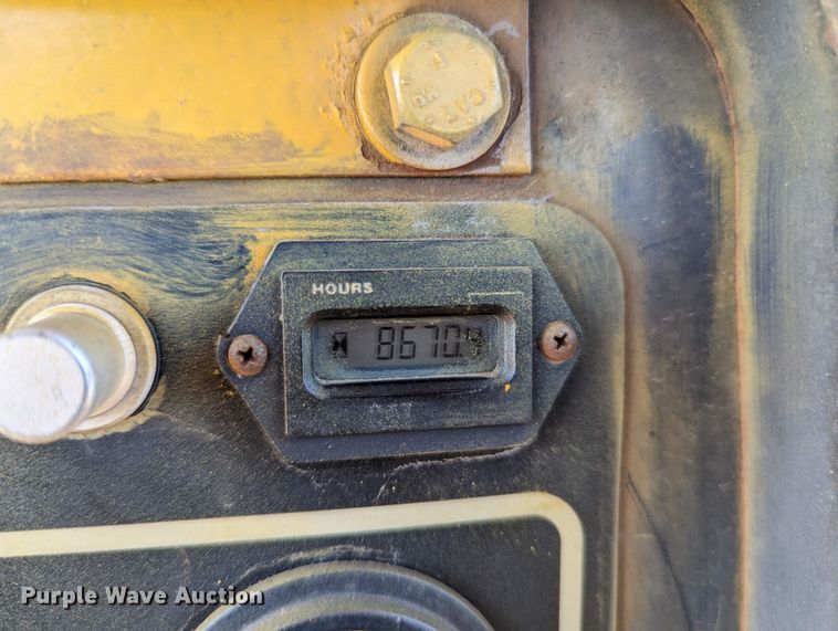 image for item LM9820 1993 Caterpillar D6H XL Series II  dozer