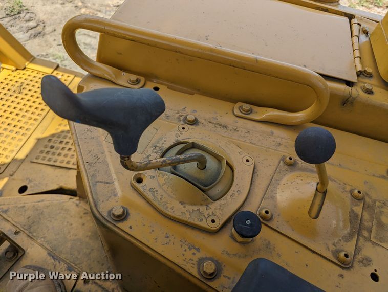 image for item LM9820 1993 Caterpillar D6H XL Series II  dozer