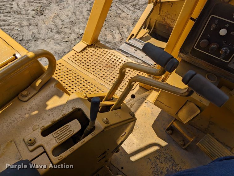 image for item LM9820 1993 Caterpillar D6H XL Series II  dozer