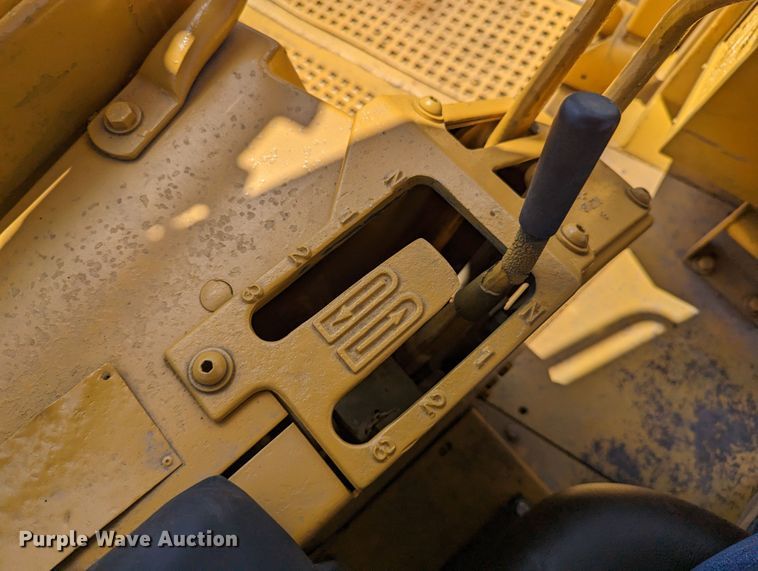 image for item LM9820 1993 Caterpillar D6H XL Series II  dozer