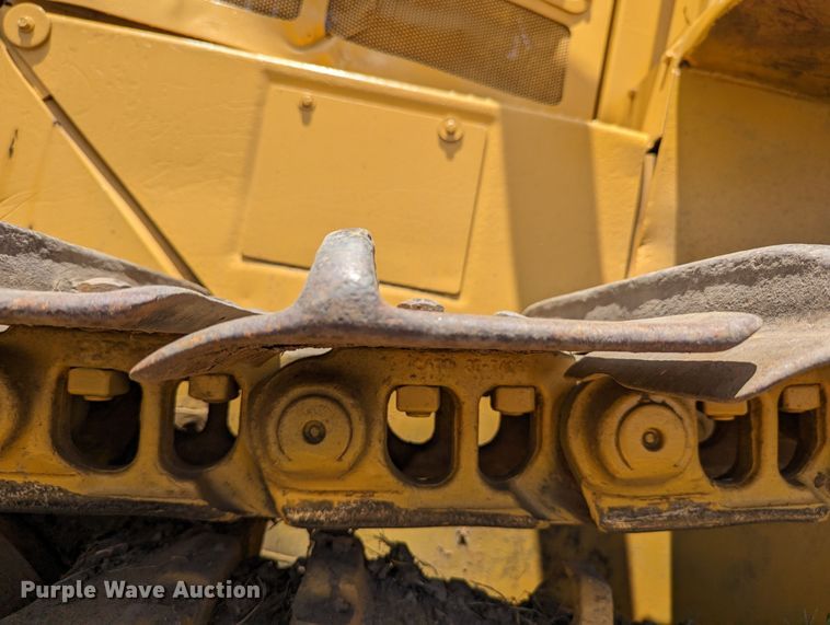 image for item LM9820 1993 Caterpillar D6H XL Series II  dozer