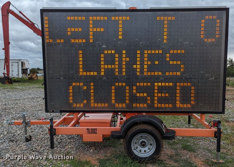 image for item LM9830 2018 K&K Systems MB14281  message board trailer