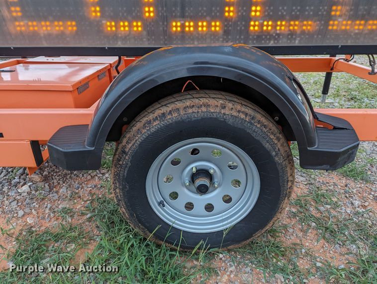 image for item LM9830 2018 K&K Systems MB14281  message board trailer