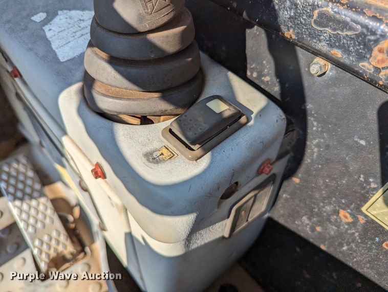 image for item LM9831 2000 Caterpillar TH103  telehandler