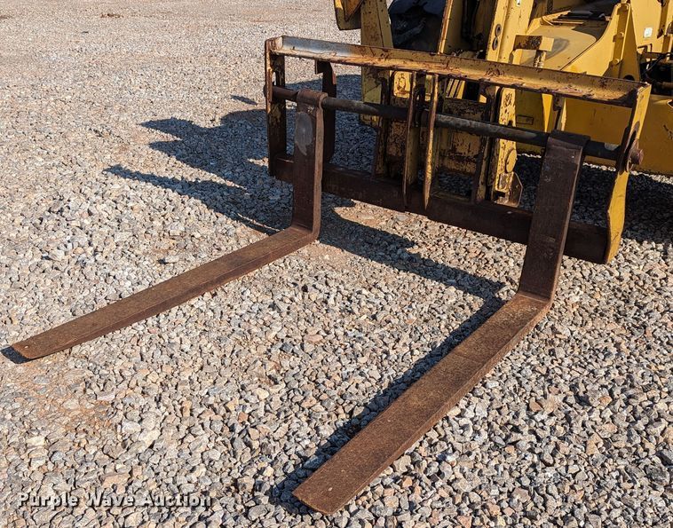 image for item LM9831 2000 Caterpillar TH103  telehandler