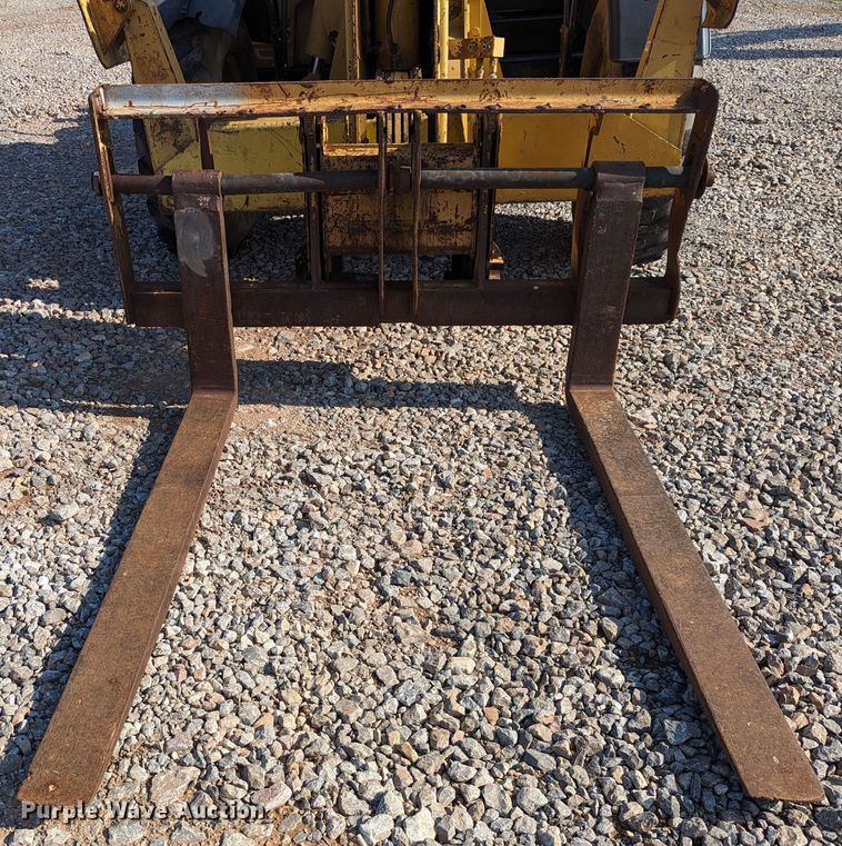 image for item LM9831 2000 Caterpillar TH103  telehandler