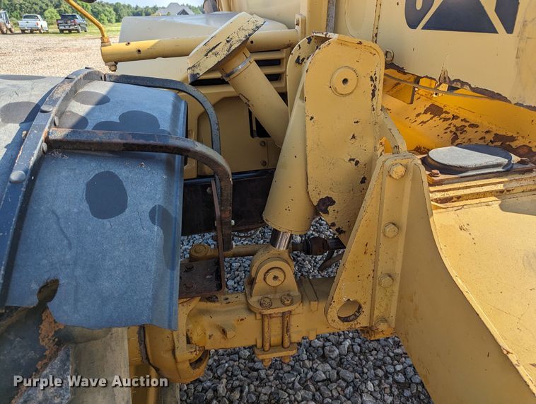 image for item LM9831 2000 Caterpillar TH103  telehandler