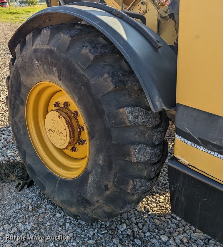 image for item LM9831 2000 Caterpillar TH103  telehandler