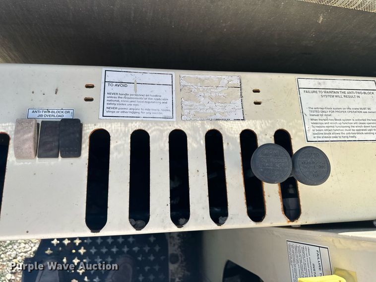 image for item LN9272 2009 GMC C7500  Crew Cab crane truck