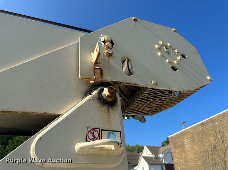 image for item LN9272 2009 GMC C7500  Crew Cab crane truck