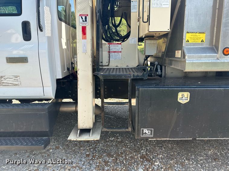 image for item LN9272 2009 GMC C7500  Crew Cab crane truck