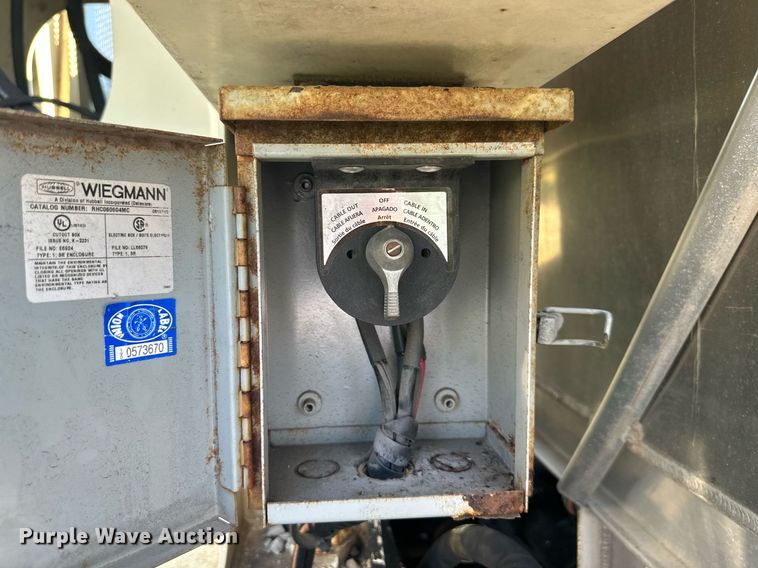 image for item LN9272 2009 GMC C7500  Crew Cab crane truck