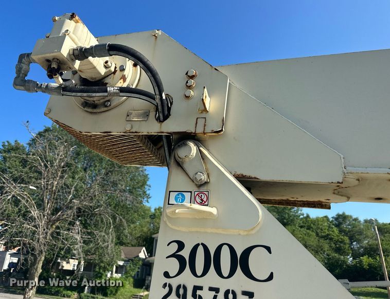 image for item LN9272 2009 GMC C7500  Crew Cab crane truck