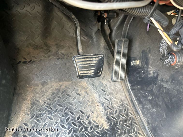 image for item LN9272 2009 GMC C7500  Crew Cab crane truck