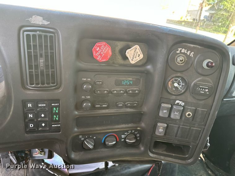 image for item LN9272 2009 GMC C7500  Crew Cab crane truck