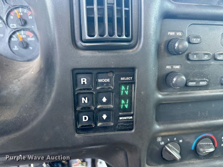 image for item LN9272 2009 GMC C7500  Crew Cab crane truck