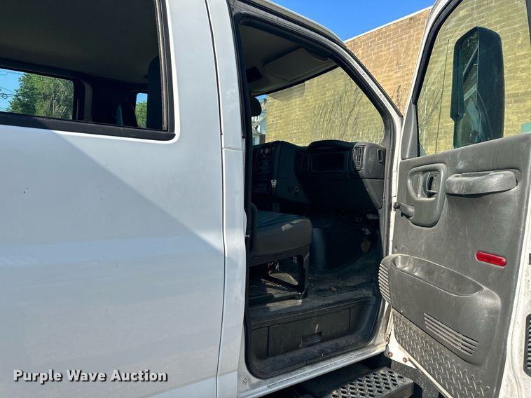 image for item LN9272 2009 GMC C7500  Crew Cab crane truck