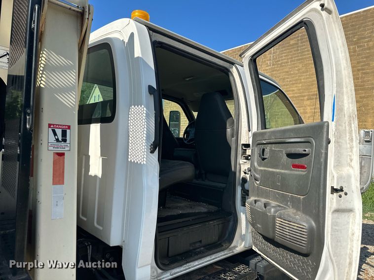 image for item LN9272 2009 GMC C7500  Crew Cab crane truck